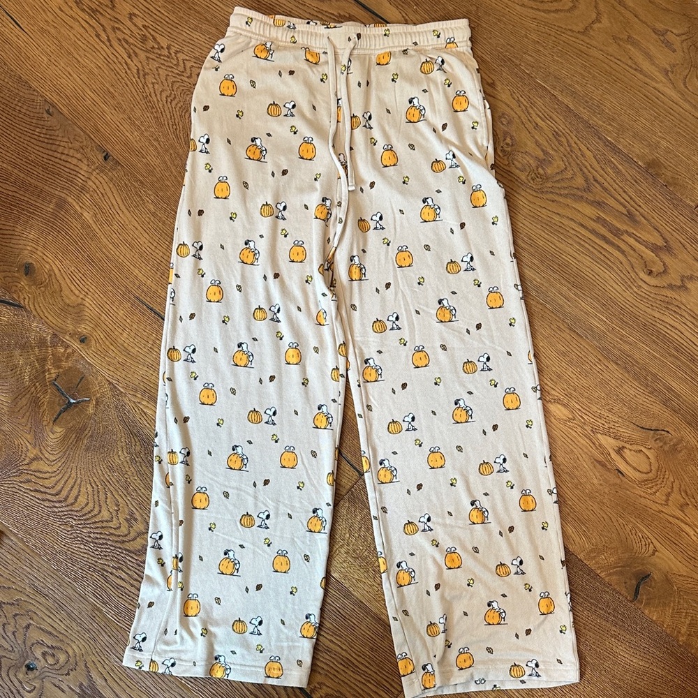 American Eagle Luxe Snoopy/Peanuts Lounge Set - Picture 5 of 7